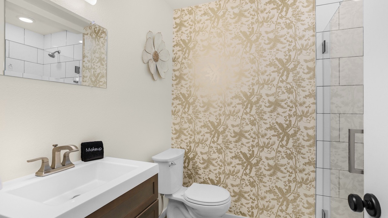 Photo of Bathroom in Racquet Club South