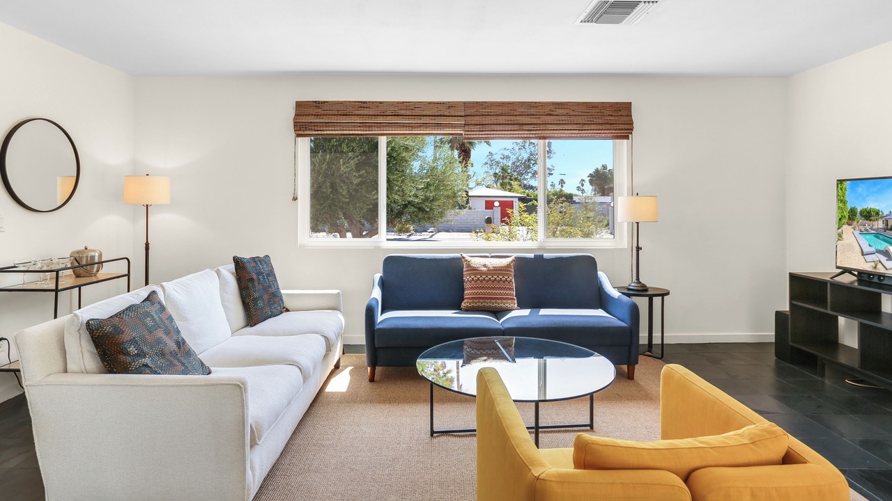 Photo of Livingroom in Racquet Club South