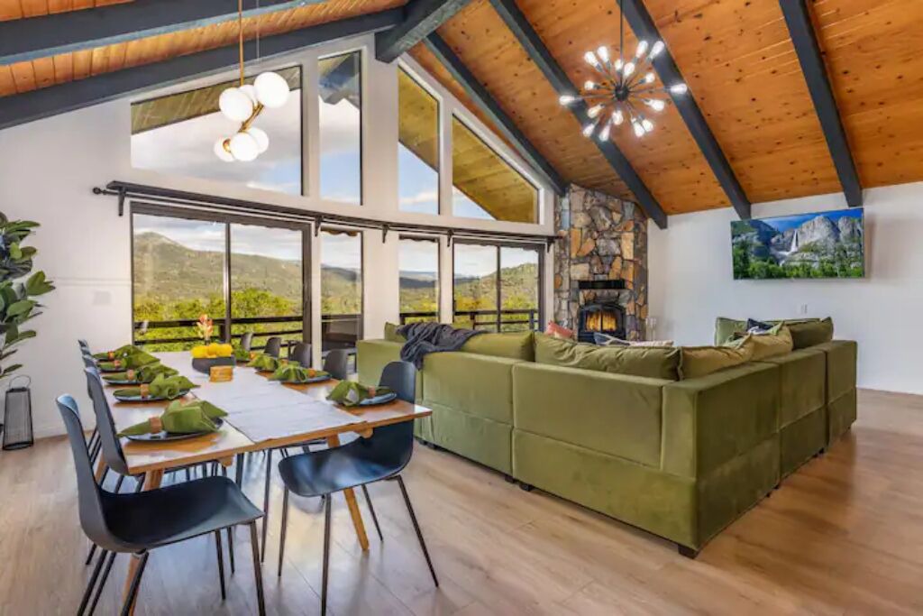 Photo of Livingroom in Yosemite Forks
