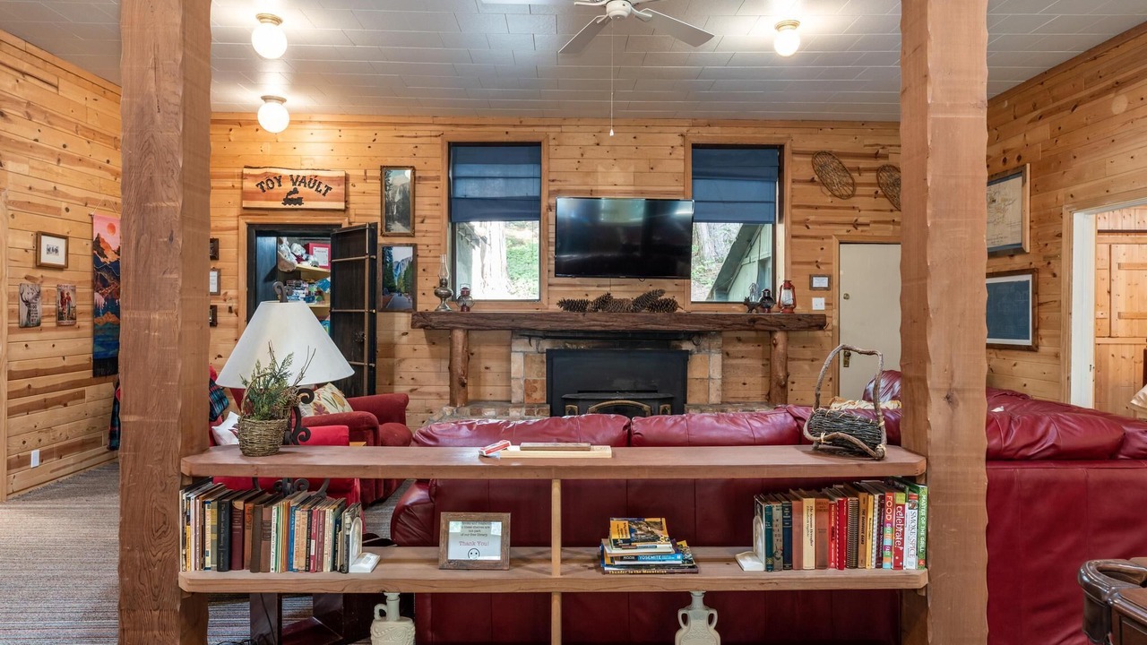 Photo of Livingroom in Sugar Pine