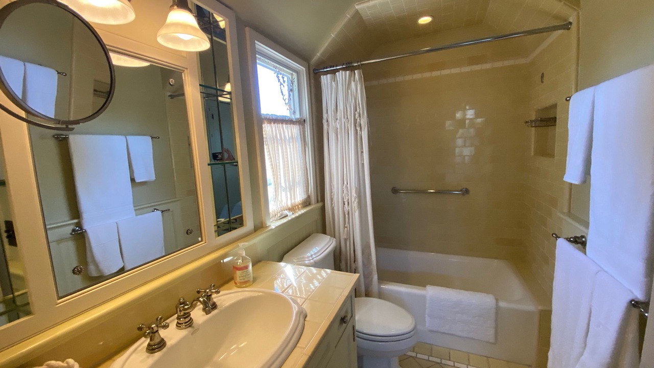 Photo of Bathroom in Oak Park