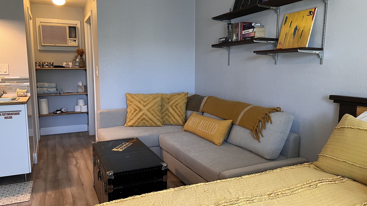 Photo of Livingroom in The Movie Colony