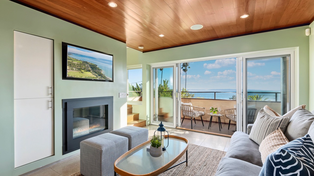 Photo of Livingroom in Summerland