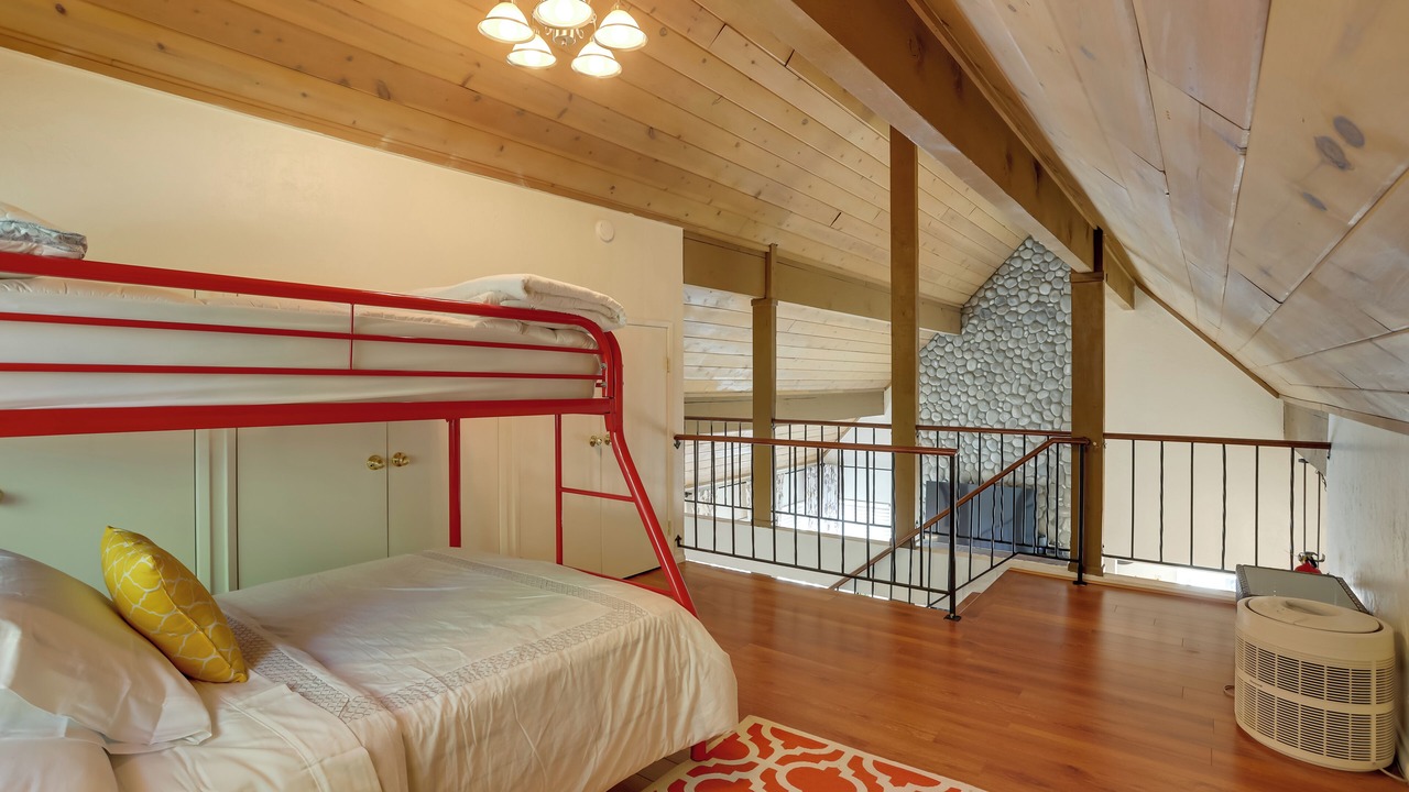 Photo of Bedroom in Crestline