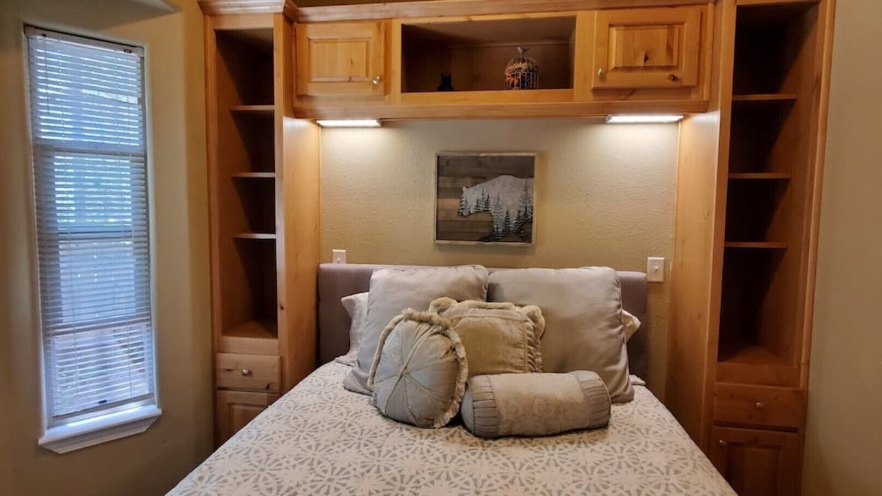 Photo of Bedroom in Shingletown