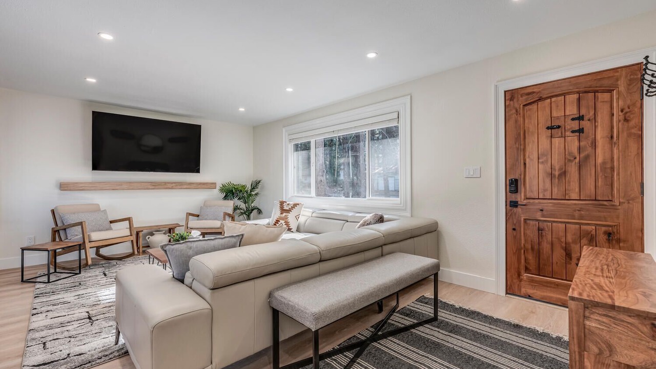Photo of Livingroom in Tahoe Island
