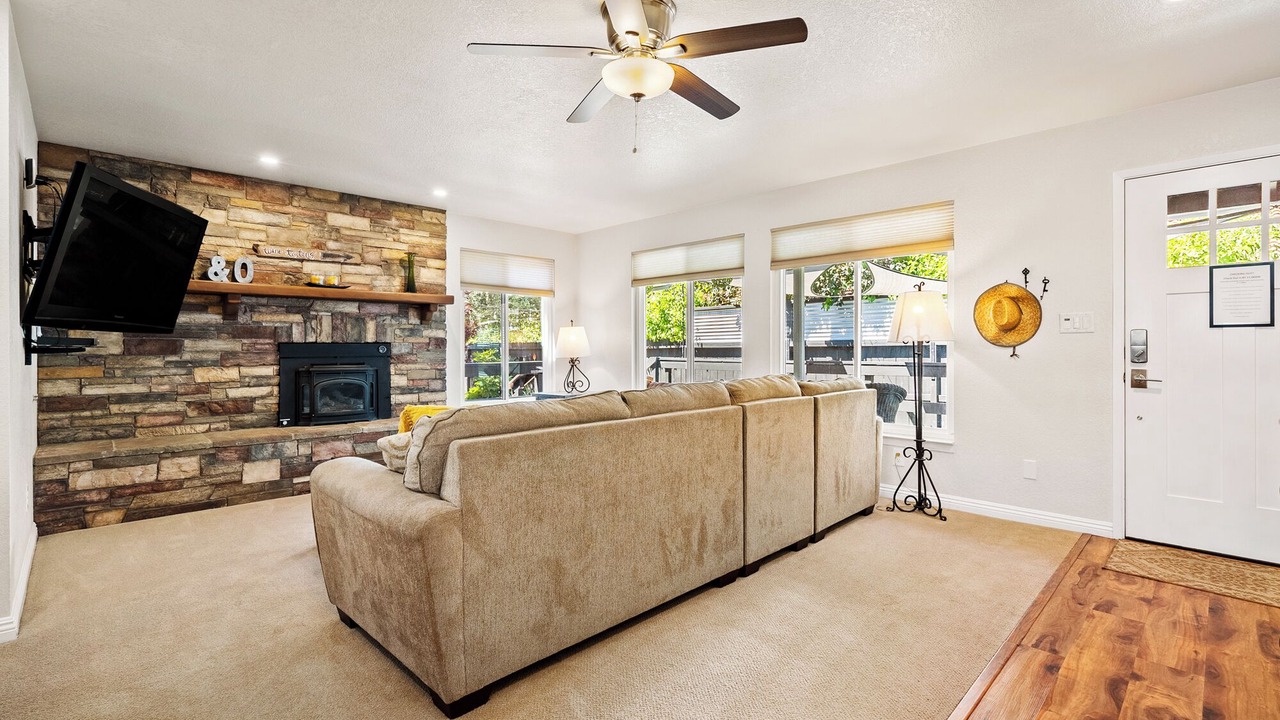 Photo of Livingroom in Templeton