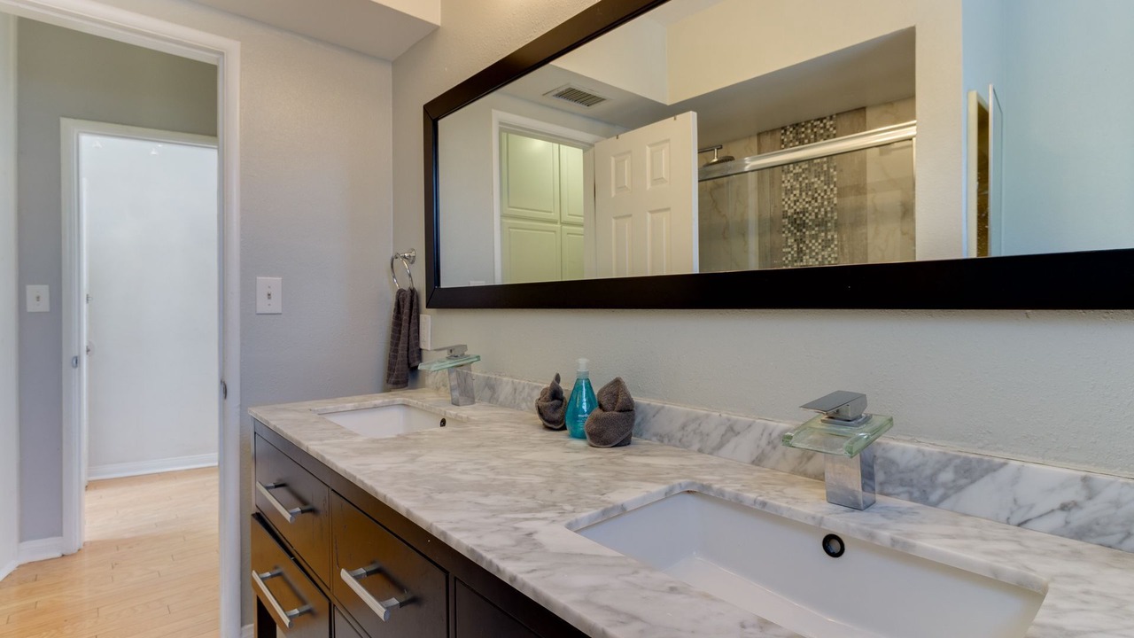 Photo of Bathroom in Woodland Hills