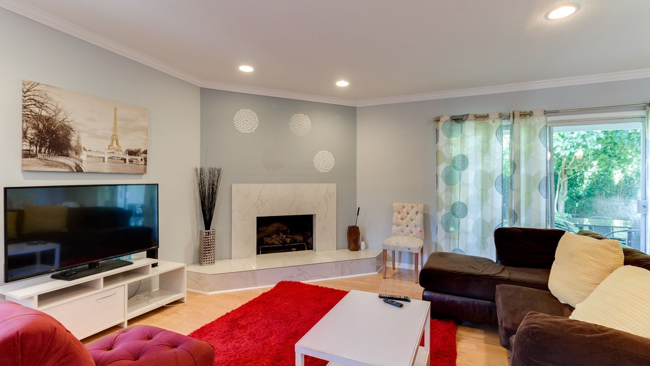 Photo of Livingroom in Woodland Hills
