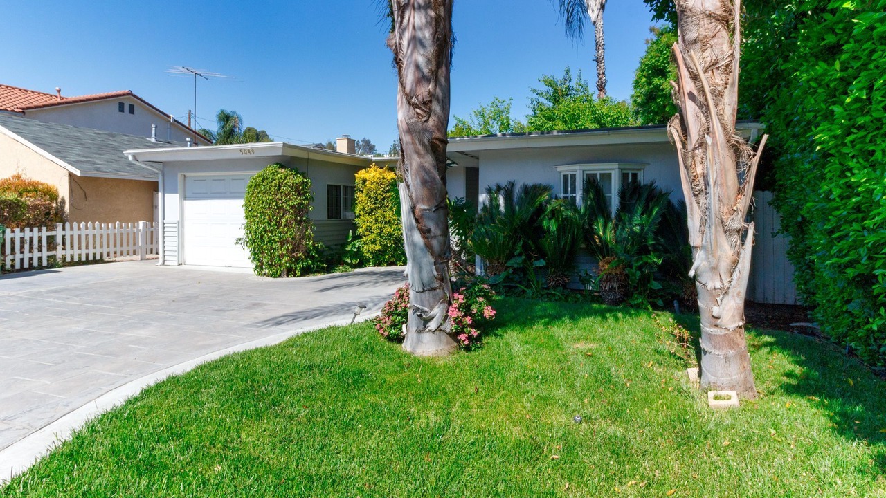 Photo of Outdoor in Woodland Hills