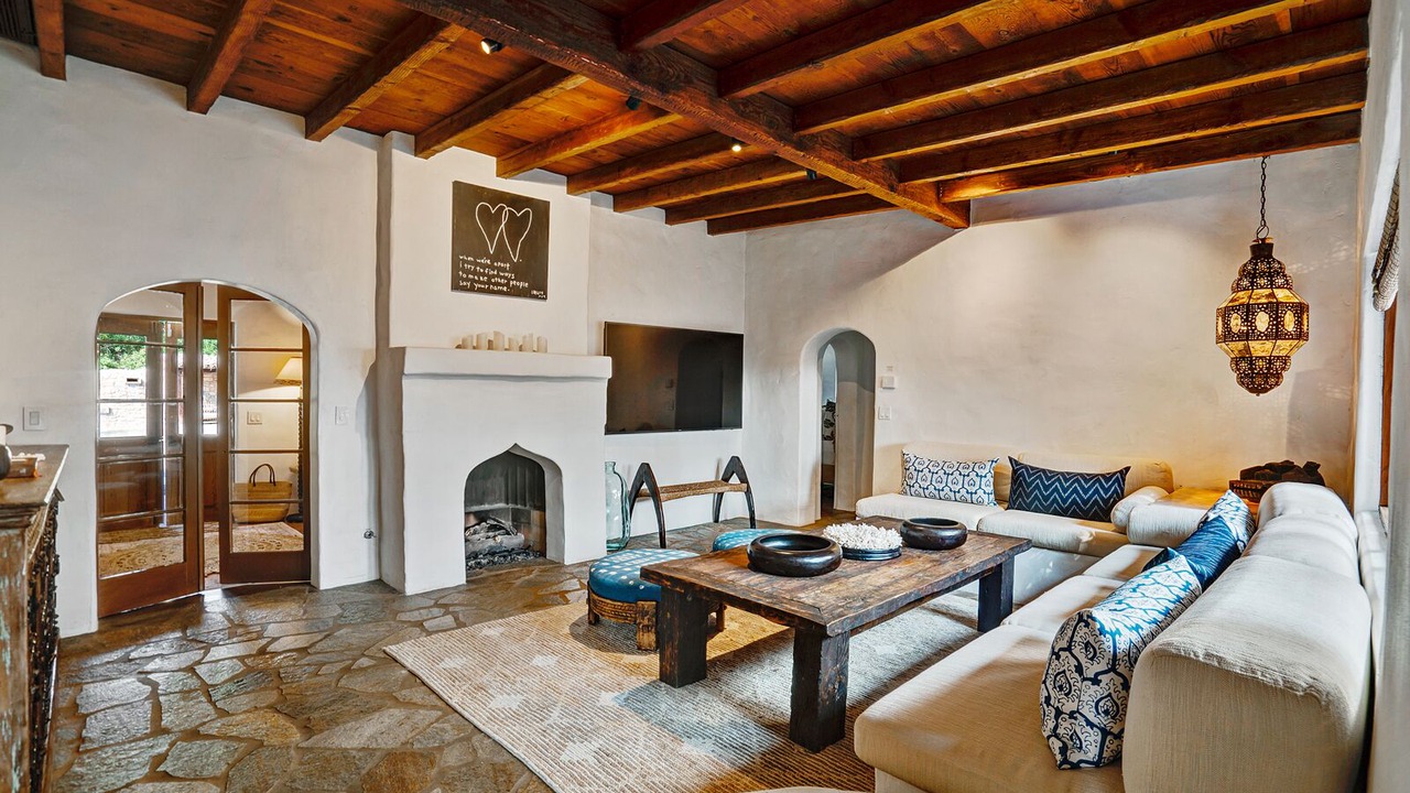 Photo of Livingroom in Magnesia Falls Cove