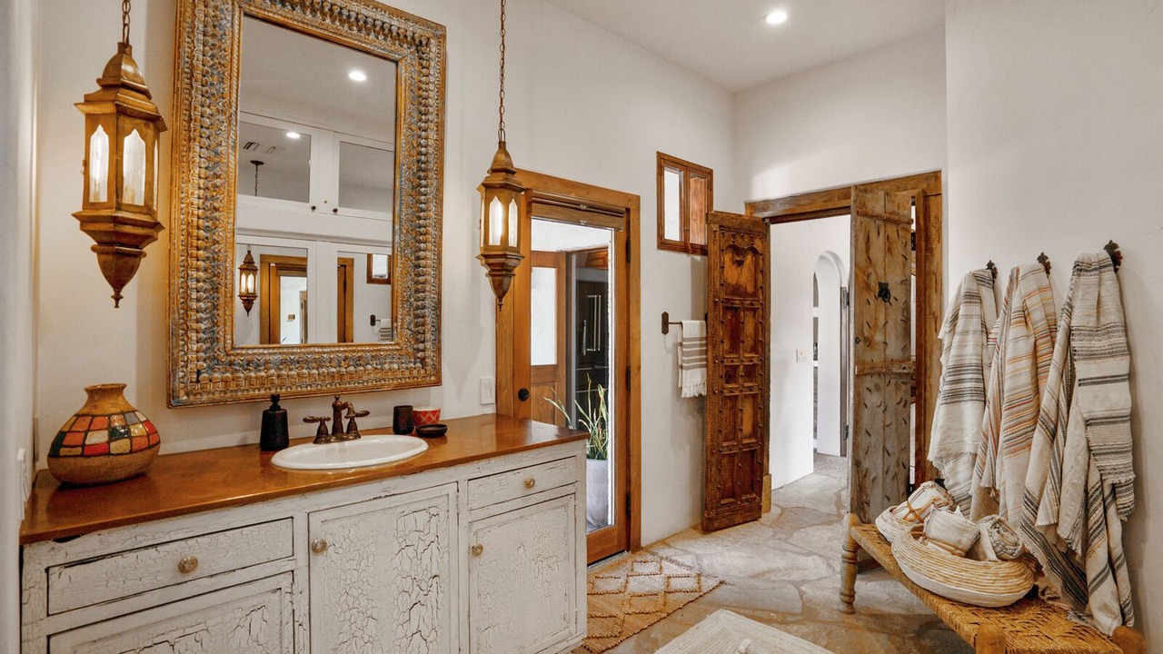 Photo of Bathroom in Magnesia Falls Cove
