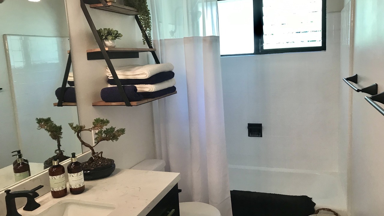 Photo of Bathroom in North State