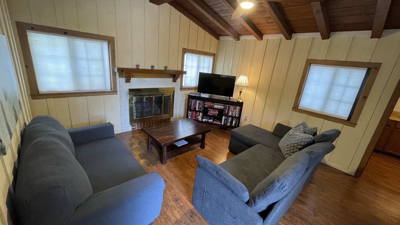 Photo of Livingroom in Historic Tennis Club