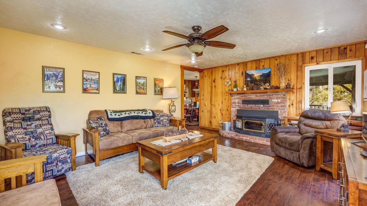 Photo of Bedroom in Yosemite Forks