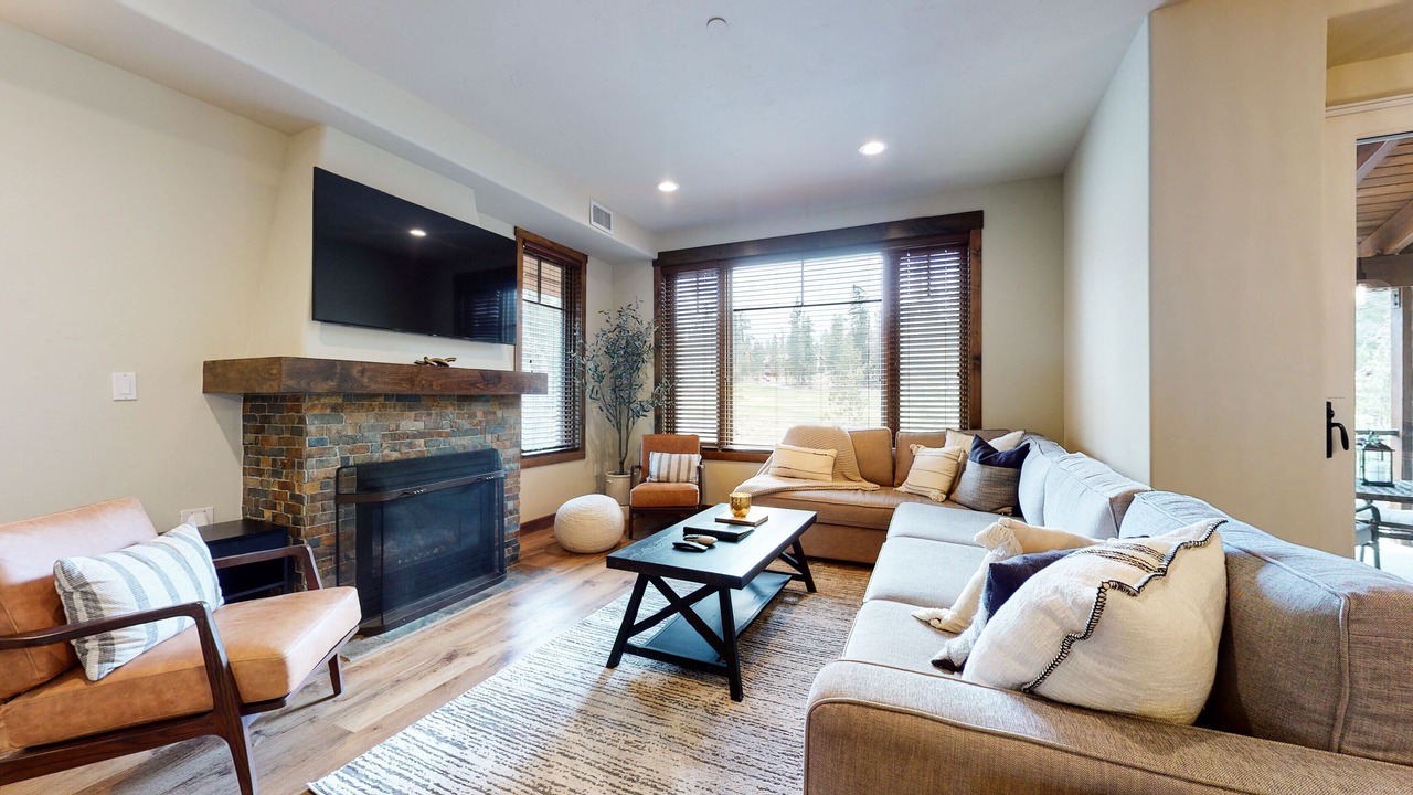 Photo of Livingroom in Woodwinds