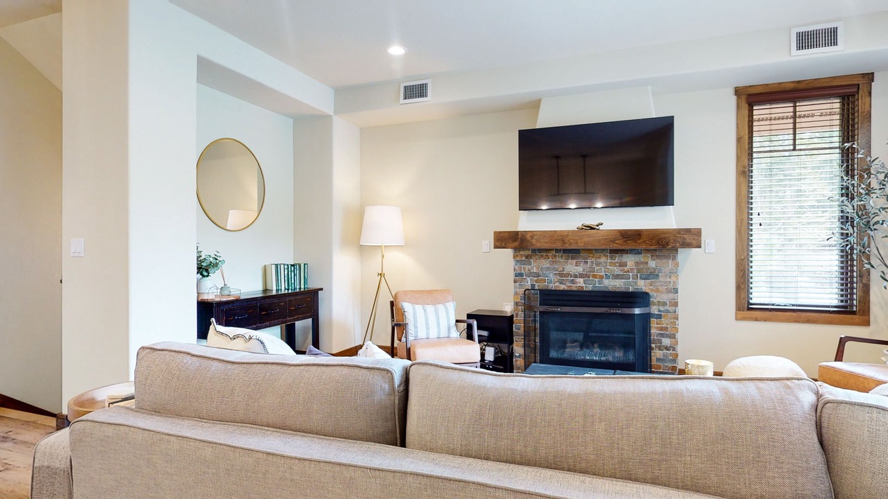 Photo of Livingroom in Woodwinds
