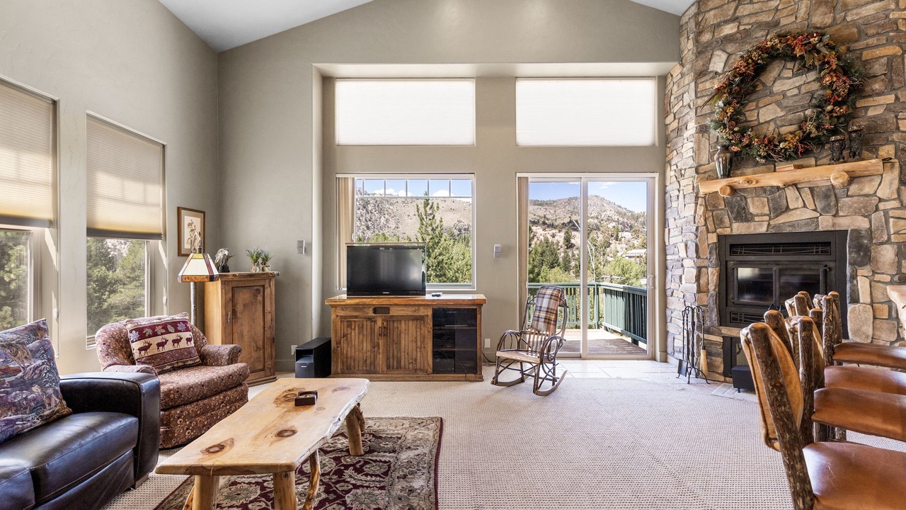 Photo of Livingroom in June Lake