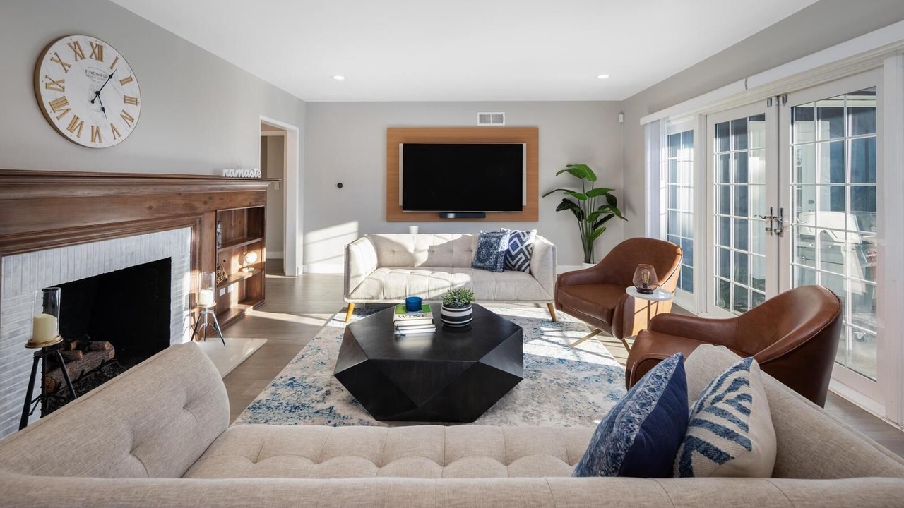 Photo of Livingroom in Beverly Hills