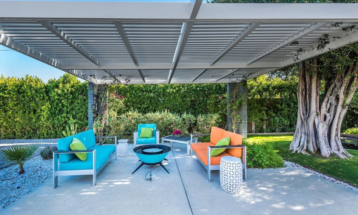 Photo of Patio Balcony in Racquet Club Estates