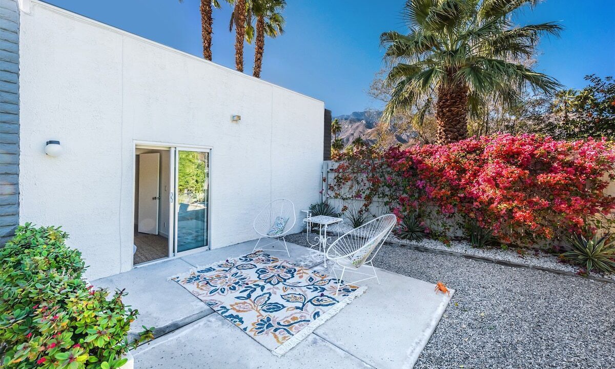 Photo of Patio Balcony in Racquet Club Estates
