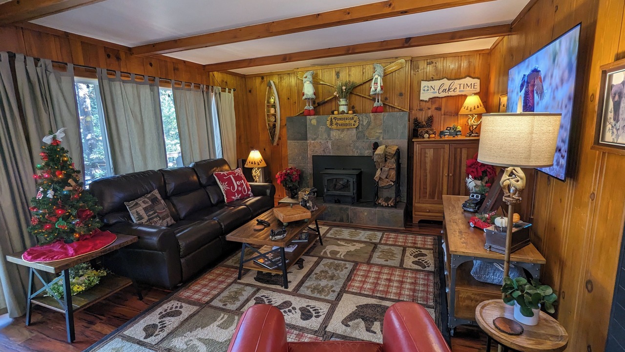 Photo of Livingroom in Twain Harte