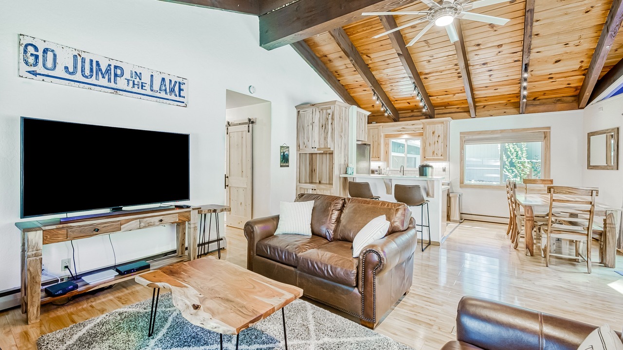 Photo of Livingroom in Montgomery Estates