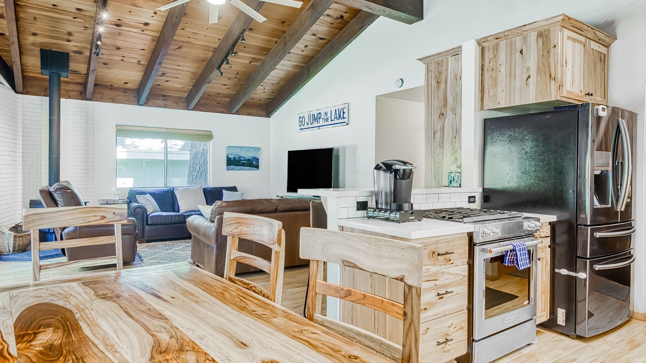 Photo of Livingroom in Montgomery Estates