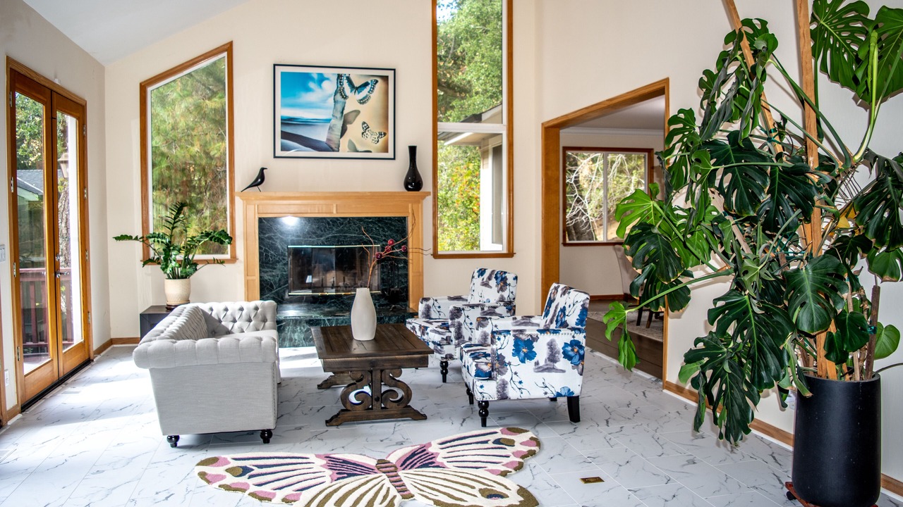 Photo of Livingroom in Emerald Hills