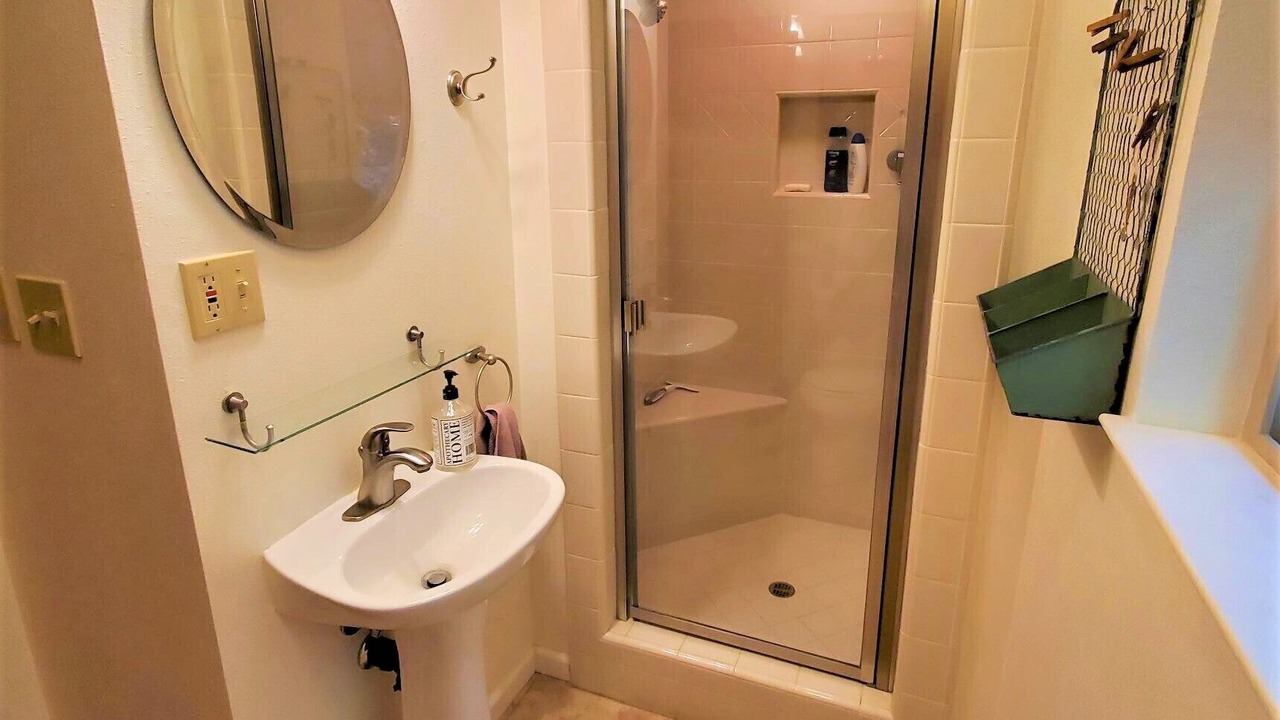 Photo of Bedroom in Glencoe