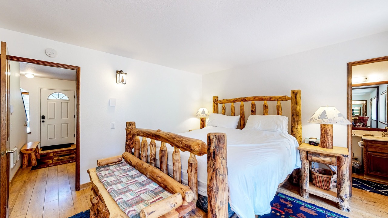 Photo of Bedroom in Mammoth Lakes