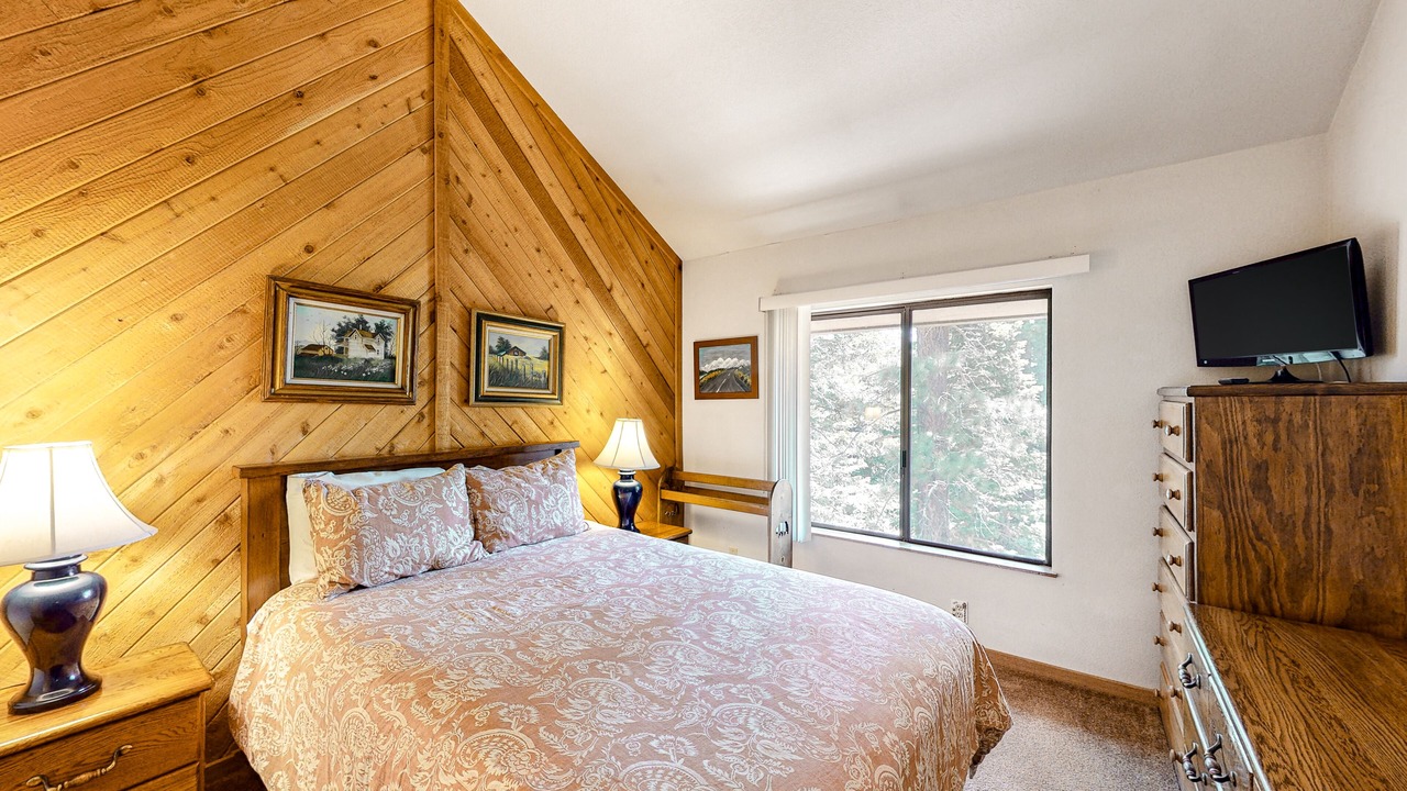 Photo of Bedroom in Mammoth Lakes