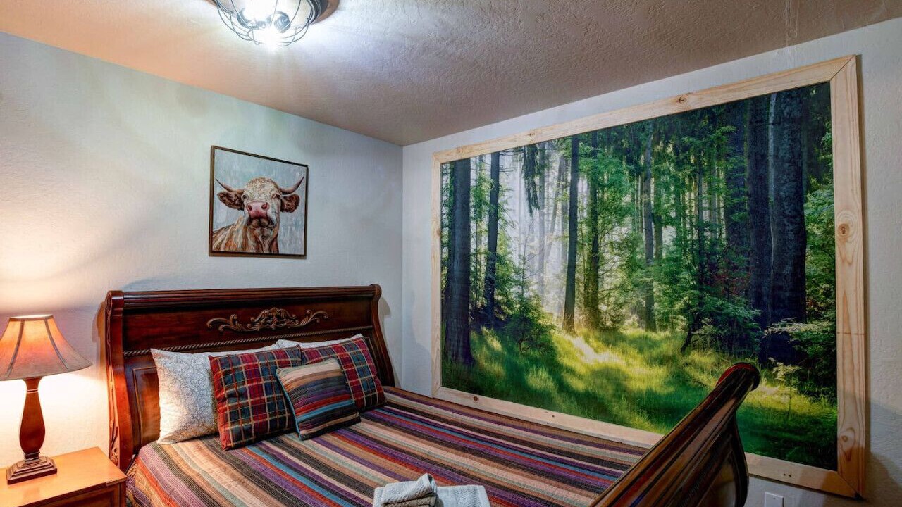 Photo of Bedroom in Shasta Lake