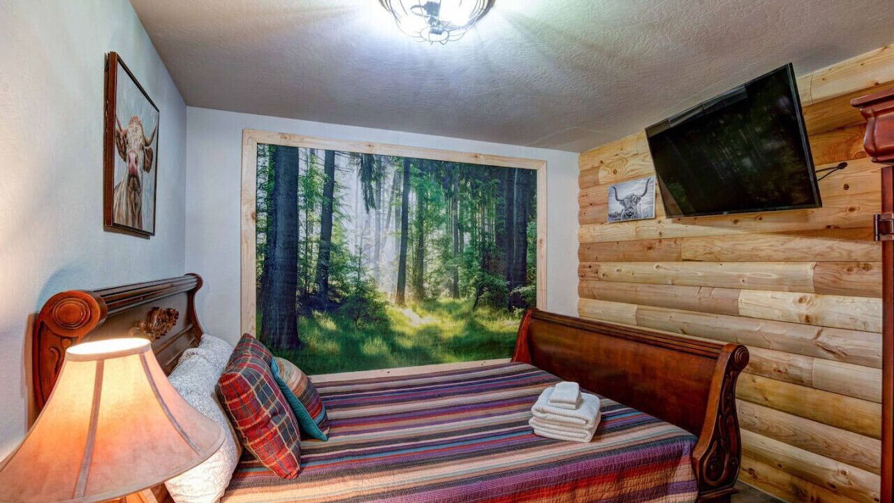 Photo of Bedroom in Shasta Lake
