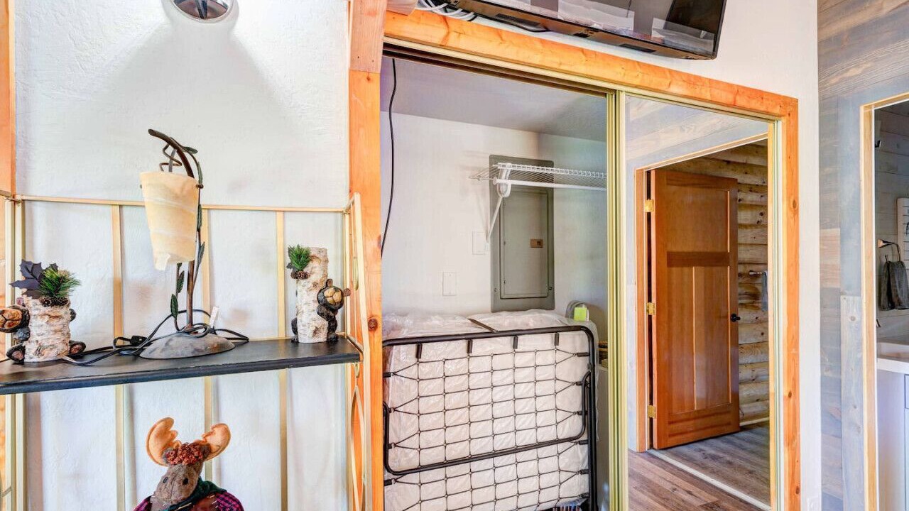 Photo of Bedroom in Shasta Lake