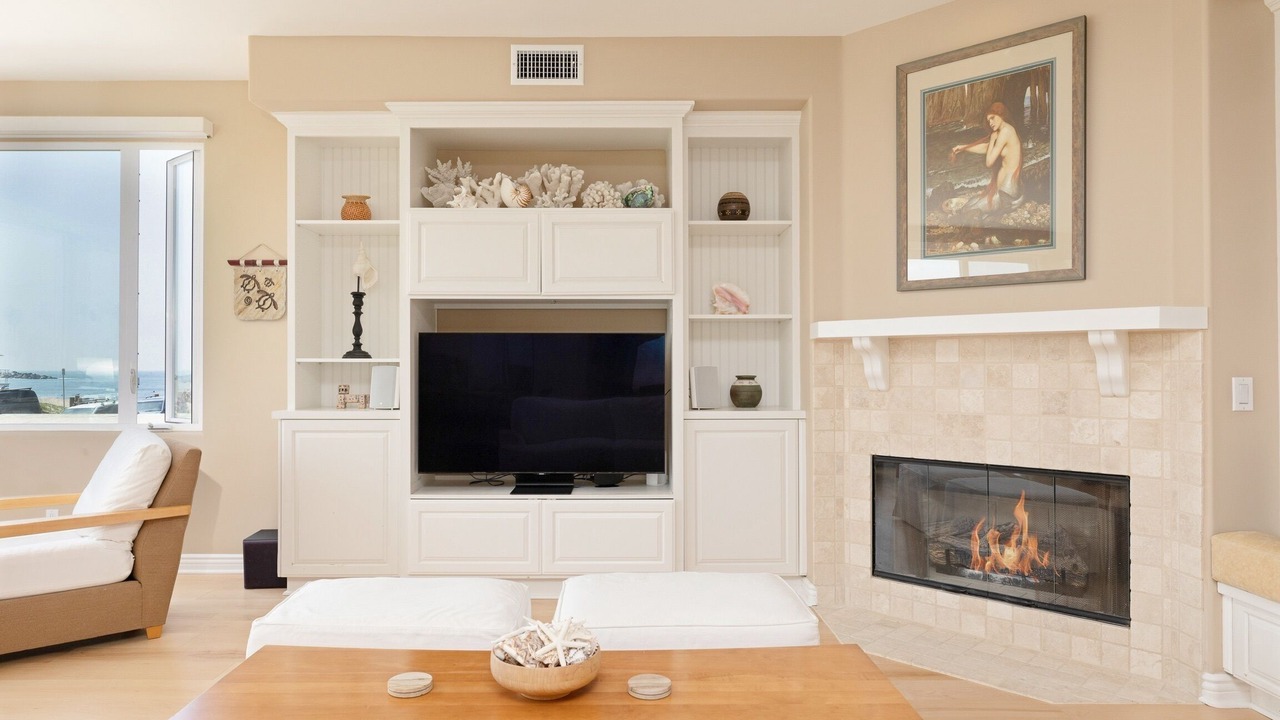 Photo of Livingroom in Pierpont Bay