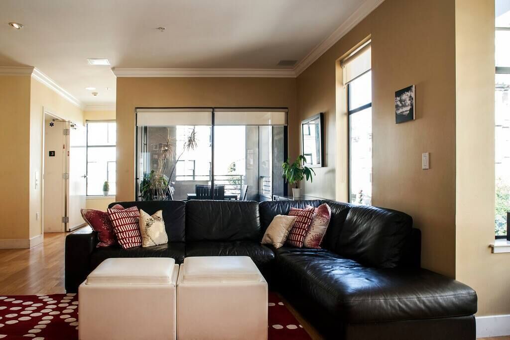 Photo of Livingroom in Lower Nob Hill