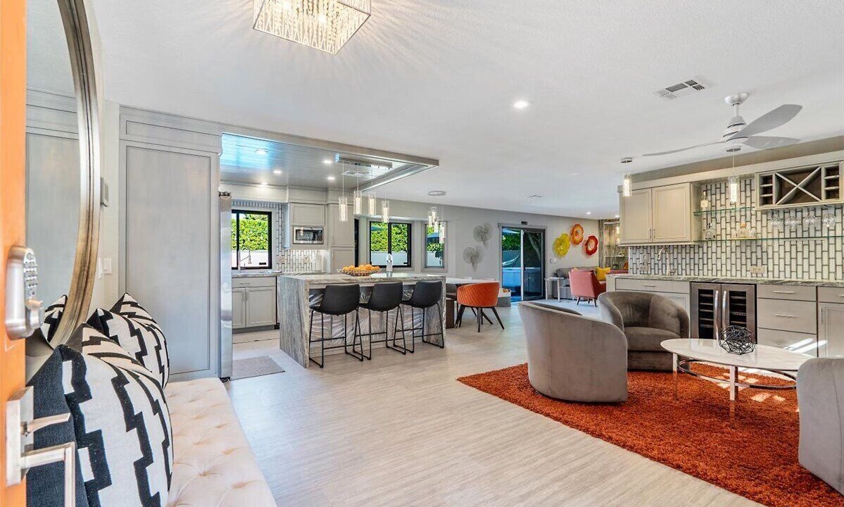 Photo of Livingroom in Racquet Club South