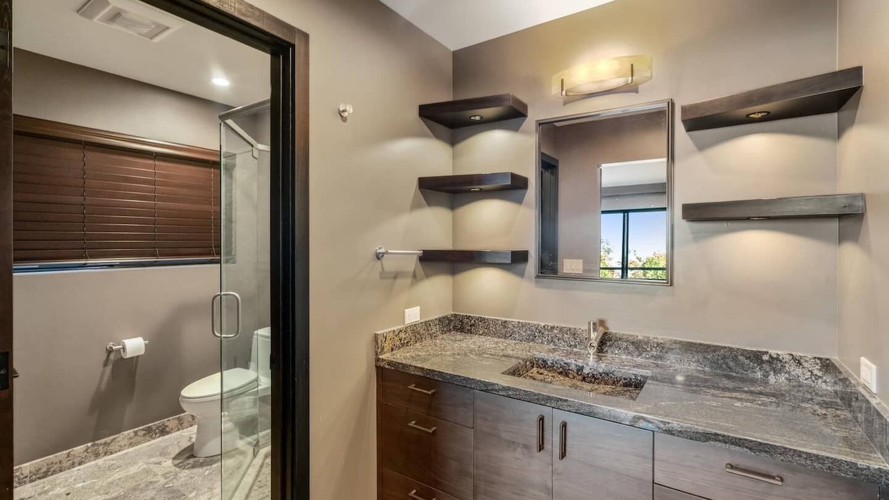 Photo of Bathroom in Claremont Hills