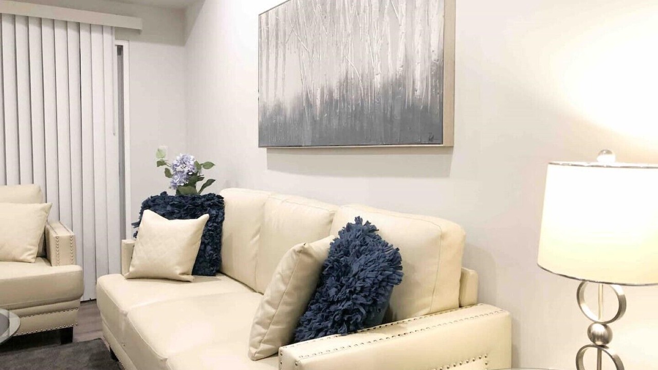 Photo of Livingroom in Wilshire