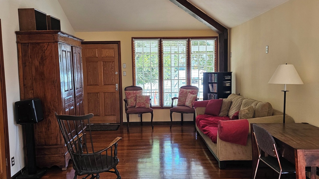 Photo of Livingroom in San Bruno