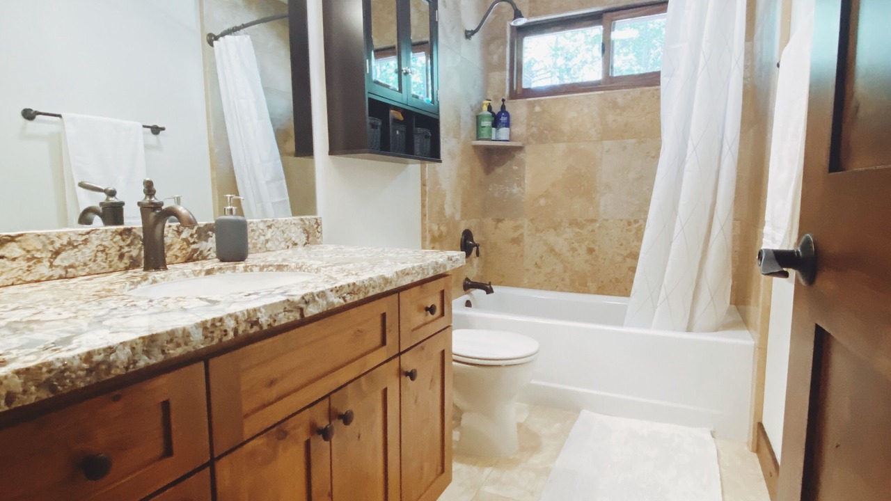 Photo of Bathroom in Al Tahoe