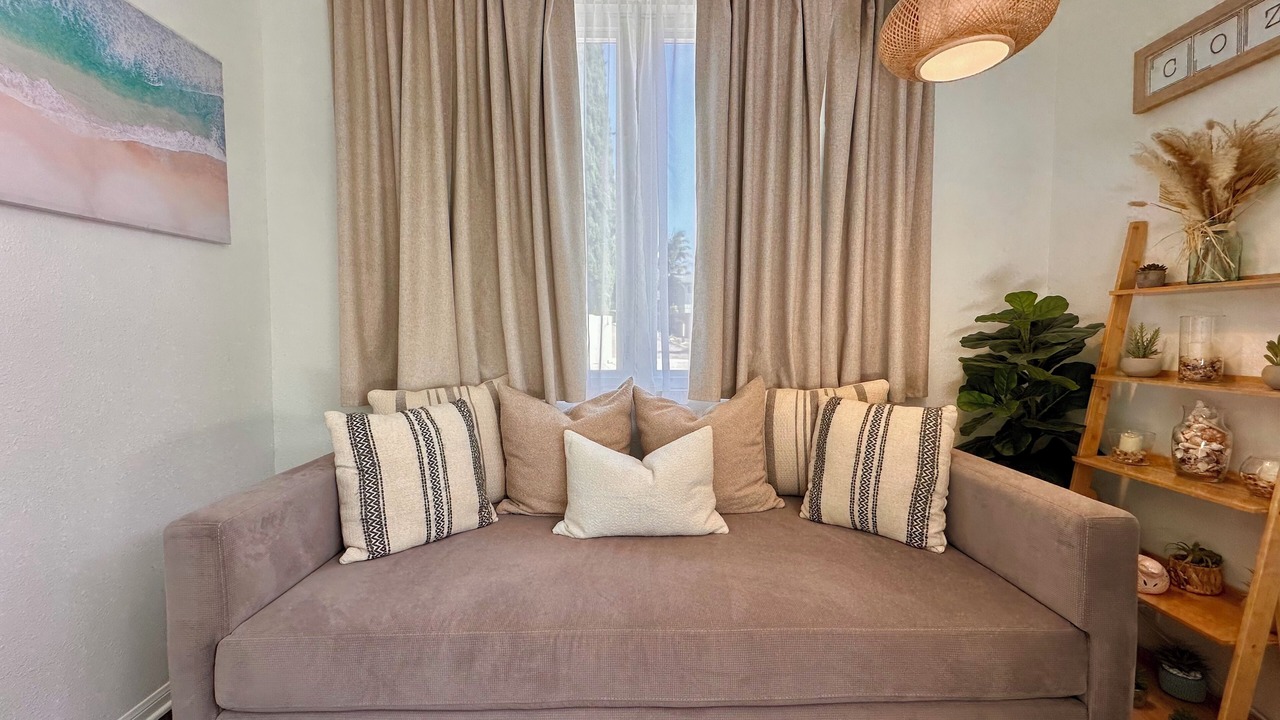 Photo of Livingroom in Vista