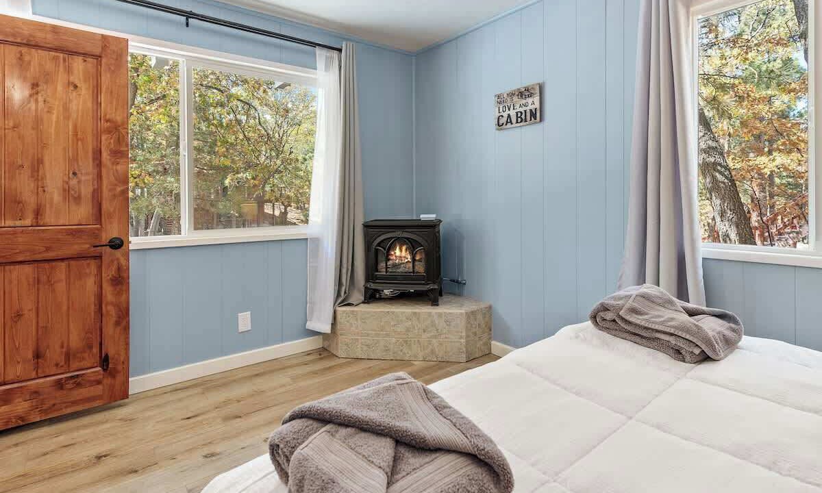 Photo of Bedroom in Upper Moonridge