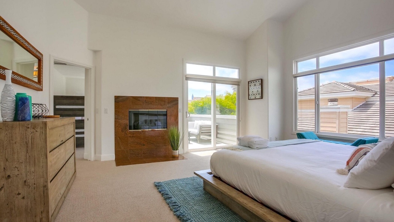 Photo of Livingroom in Village of La Jolla