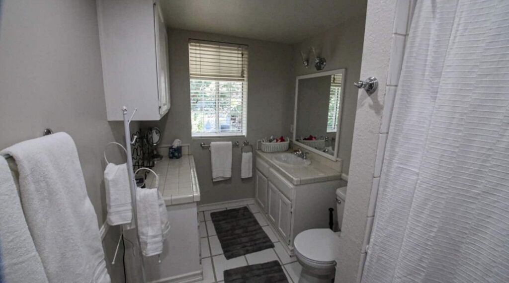 Photo of Bathroom in Lakeland Village