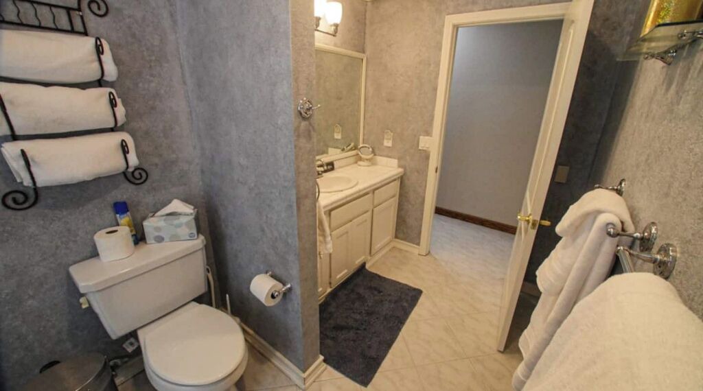 Photo of Bathroom in Lakeland Village