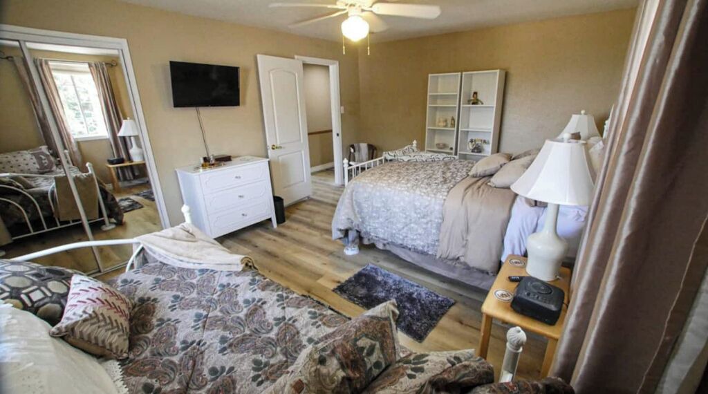 Photo of Bedroom in Lakeland Village