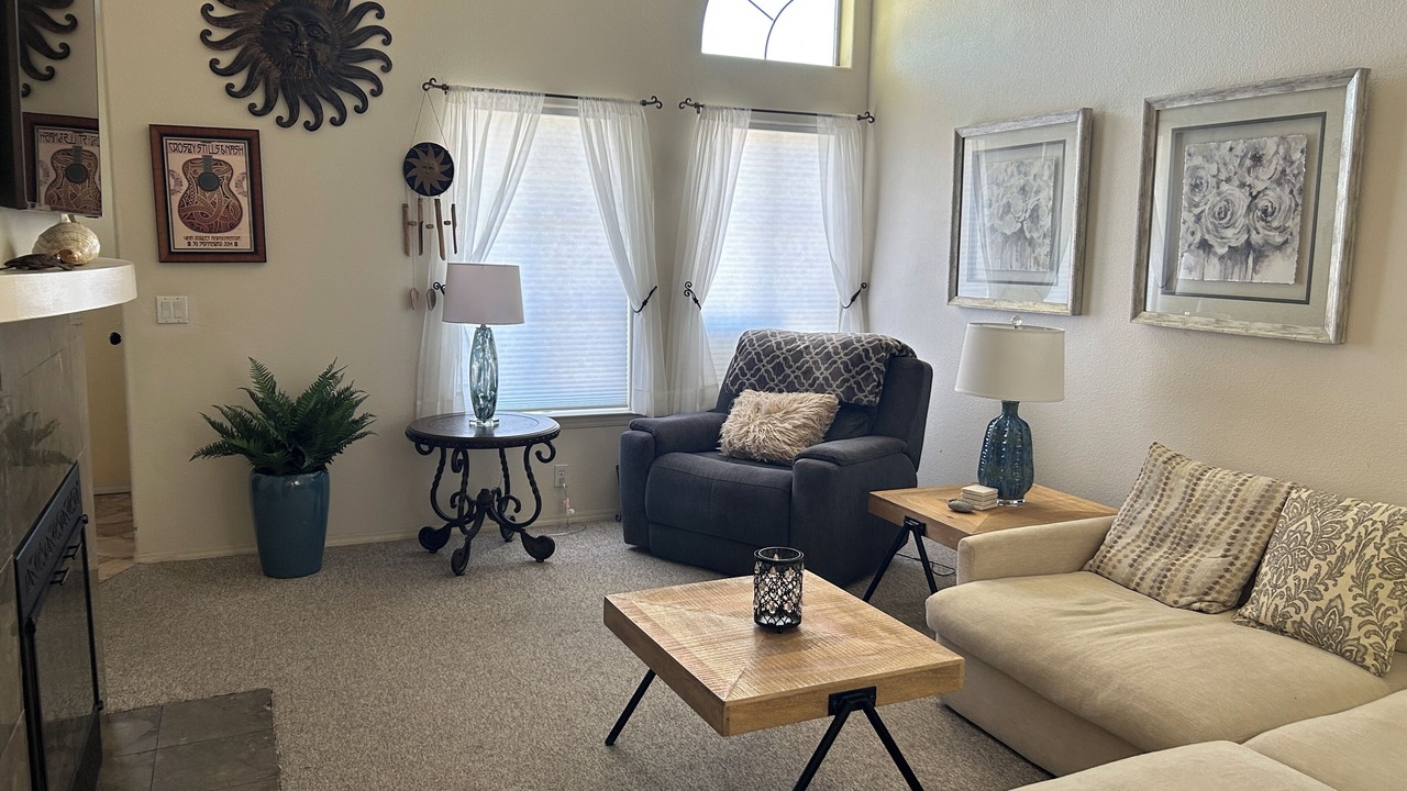 Photo of Livingroom in Downtown
