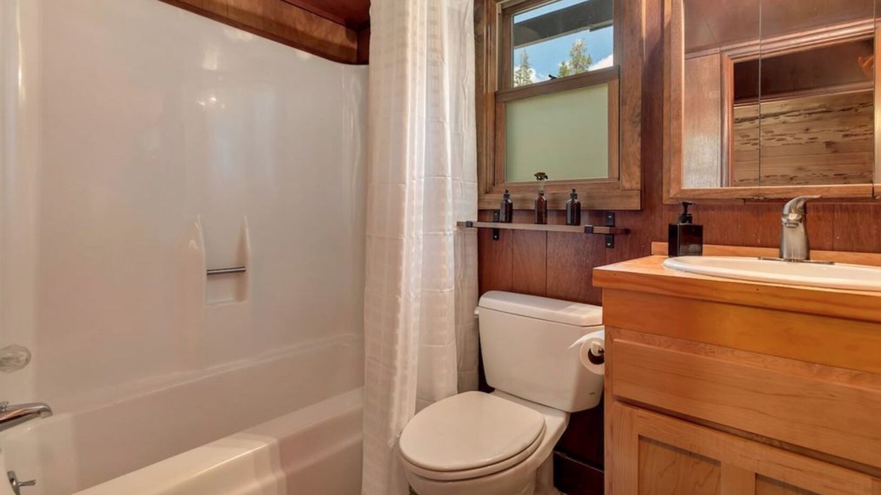 Photo of Bathroom in Serene Lakes